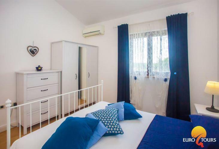 Holiday Home Marina Kaštelir Екстериор снимка